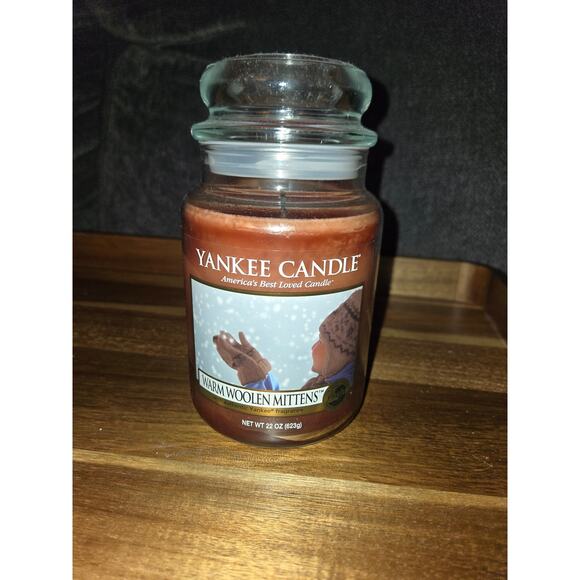 Yankee Candle Warm Woolen Mittens 22oz Jar *Nearly New* My Favorite Things - Picture 1 of 3